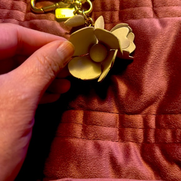 COACH Essential Tea Rose Bag Charm With Gift Box 23539 - Picture 11 of 11